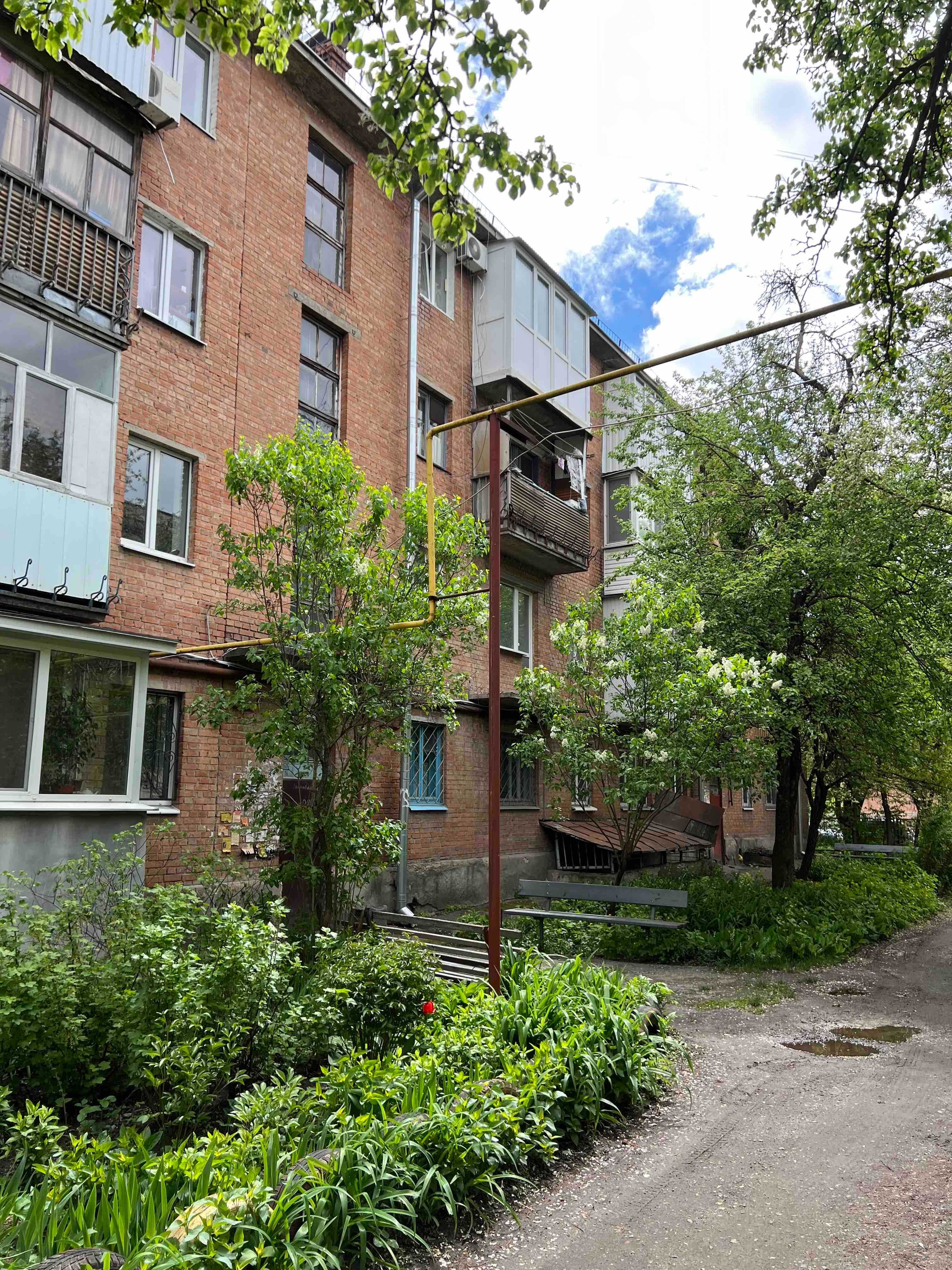 Продам 2-кімнатну квартиру в центральній частині міста по вул Сінна