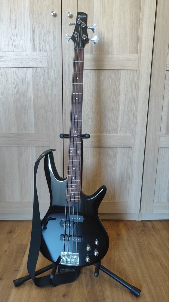 Baixo elétrico de 4 cordas IBANEZ GSR200-BK