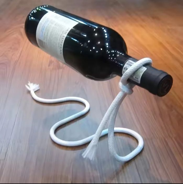 Metalowy stojak na wino biały