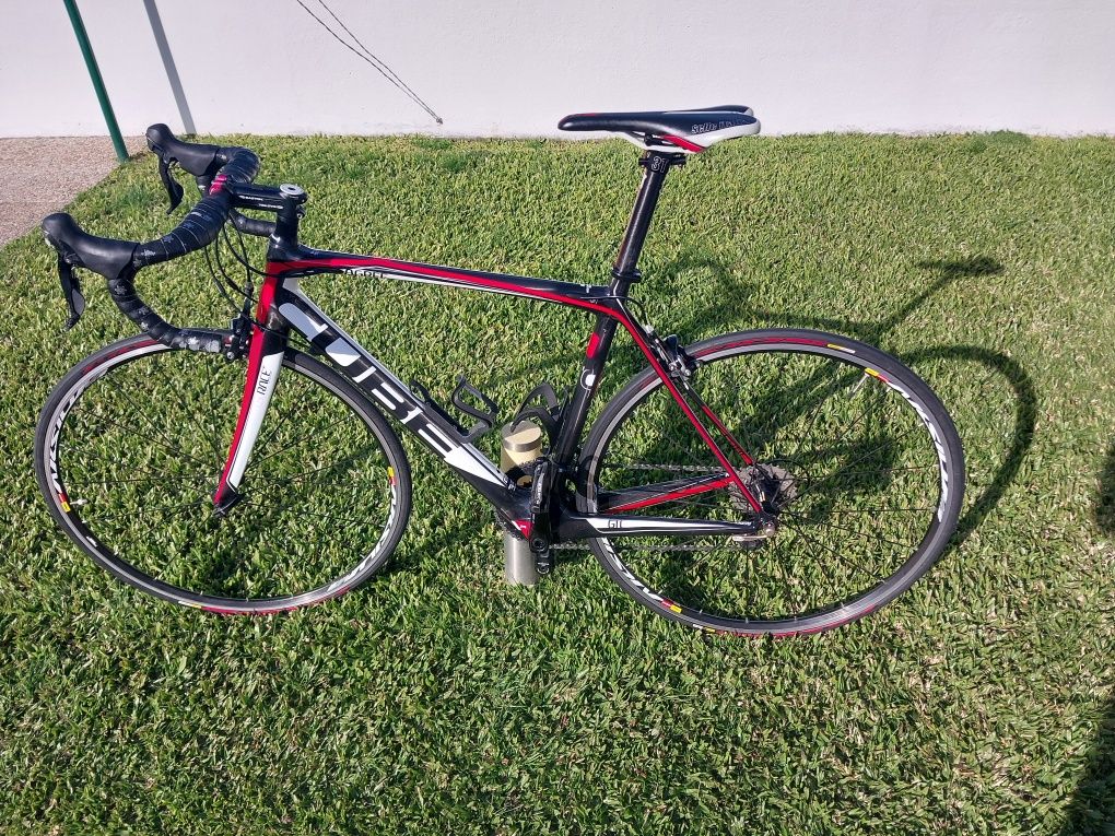 Bicicleta Cube de estrada em carbono