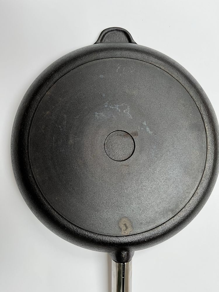 Szwedzka patelnia żeliwna typu Skeppshult r.28