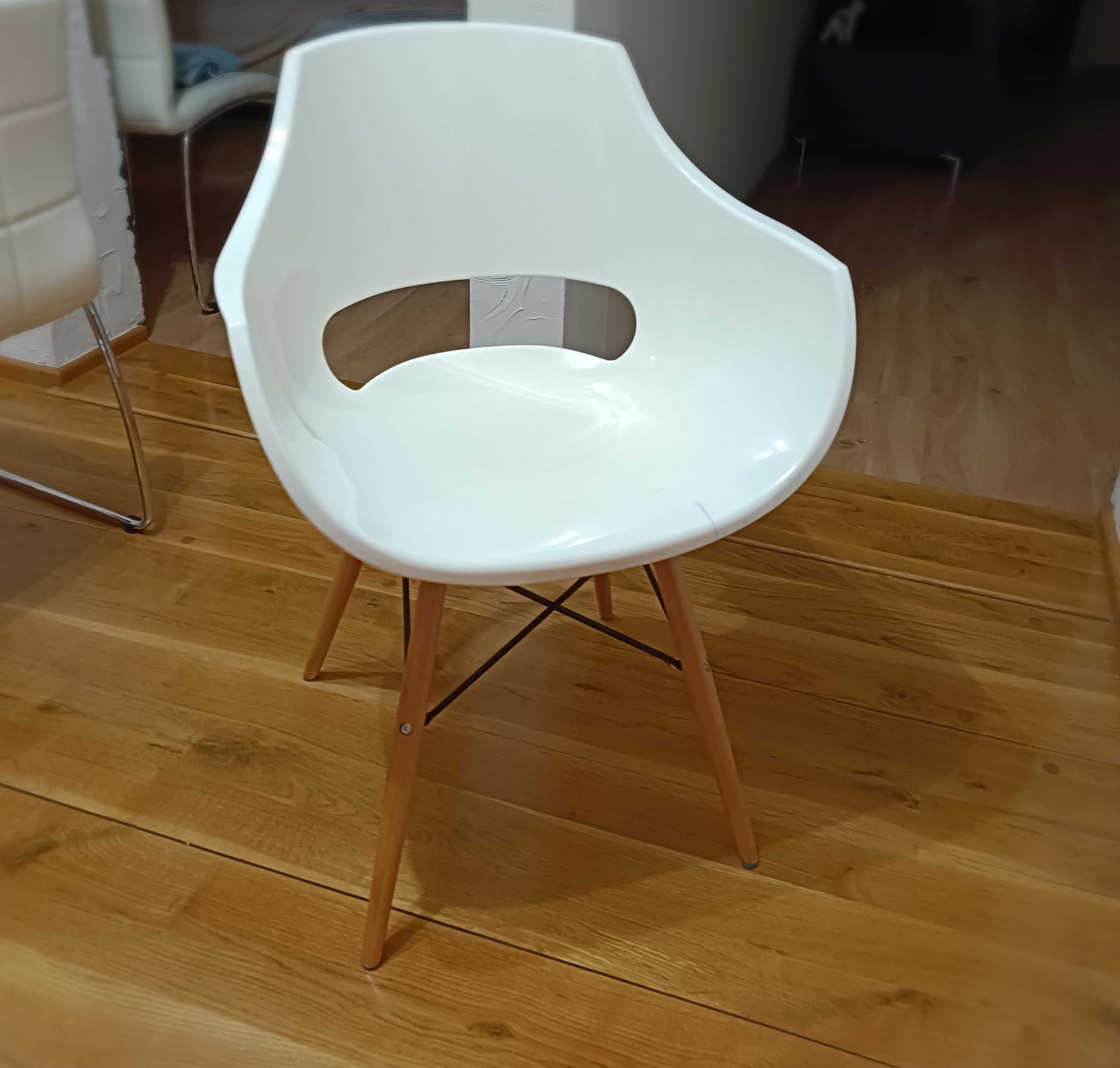 fotel krzeło białe plastikowe