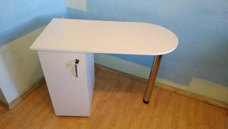 Маникюрный стол складной