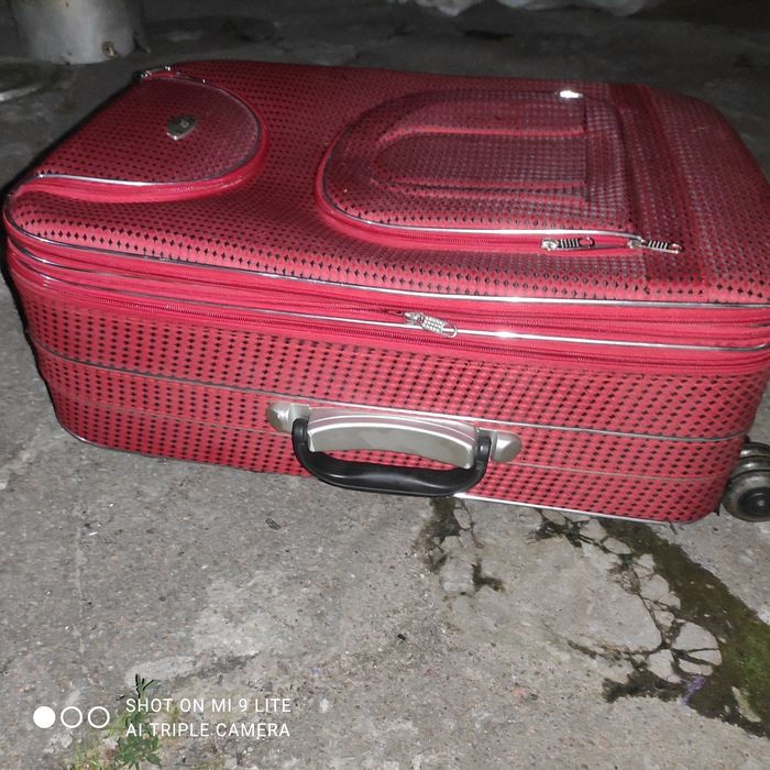 Продам чемодан дорожный