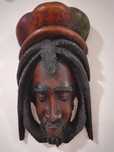 Figura de Bob Marley em madeira
