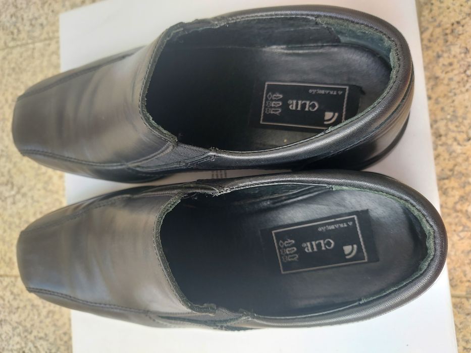 Sapatos pretos homem