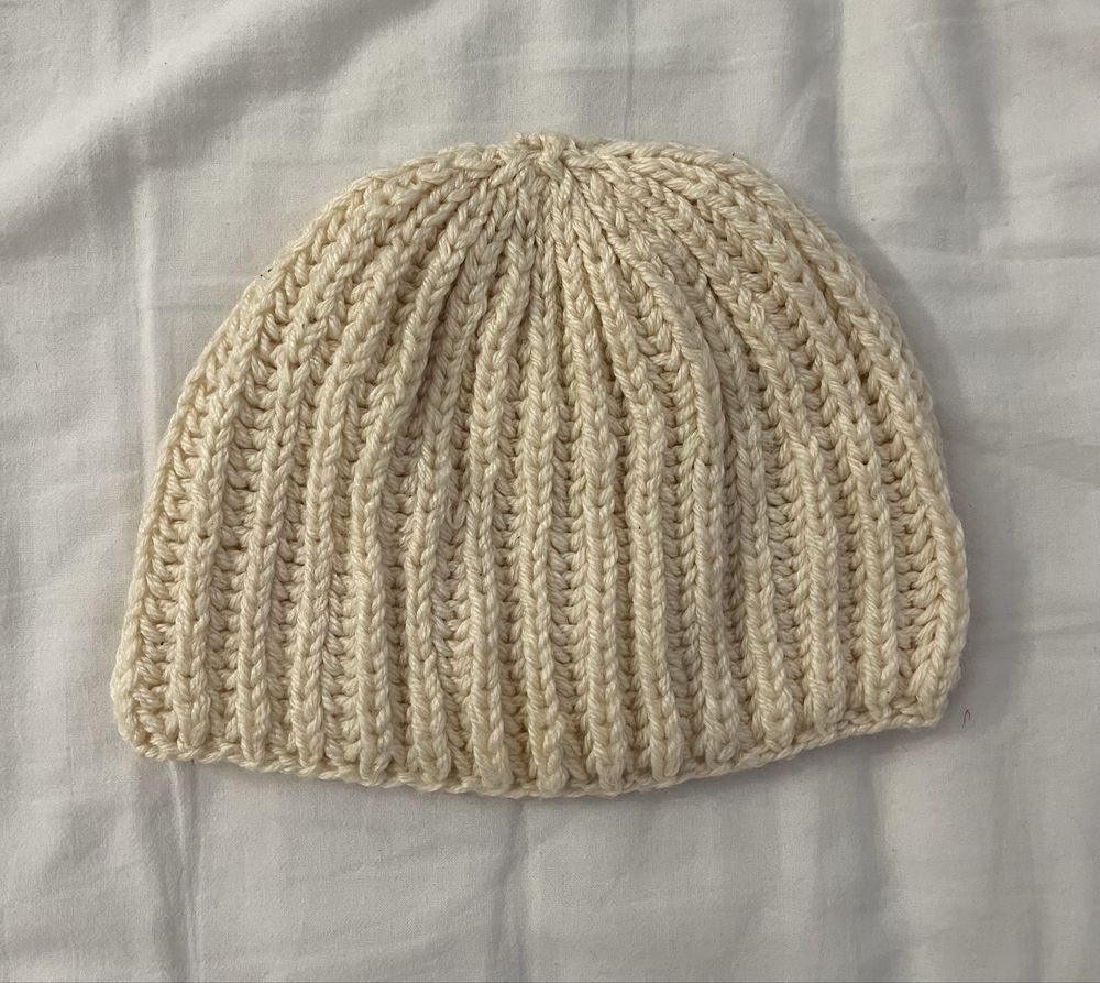 Kremowa czapka na zimę handmade