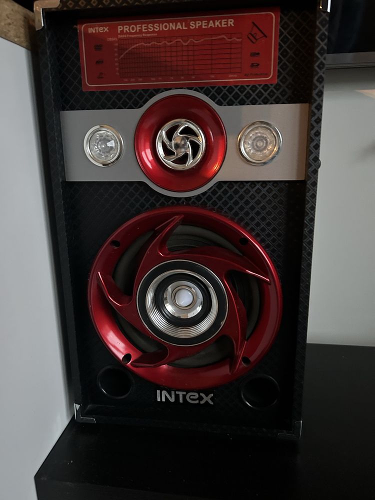 Głośniki INTEX - jeden uszkodzony