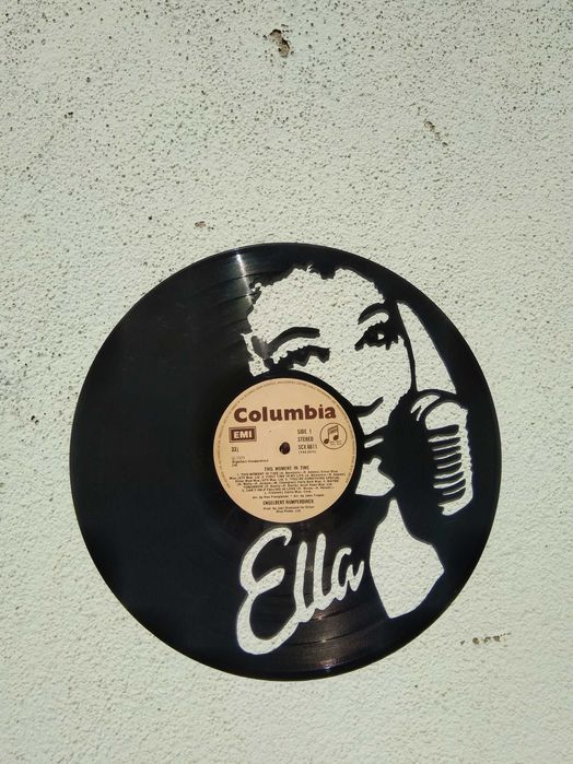 Silhueta decorativa Ella Fitzgerald feita de um disco de vinil LP