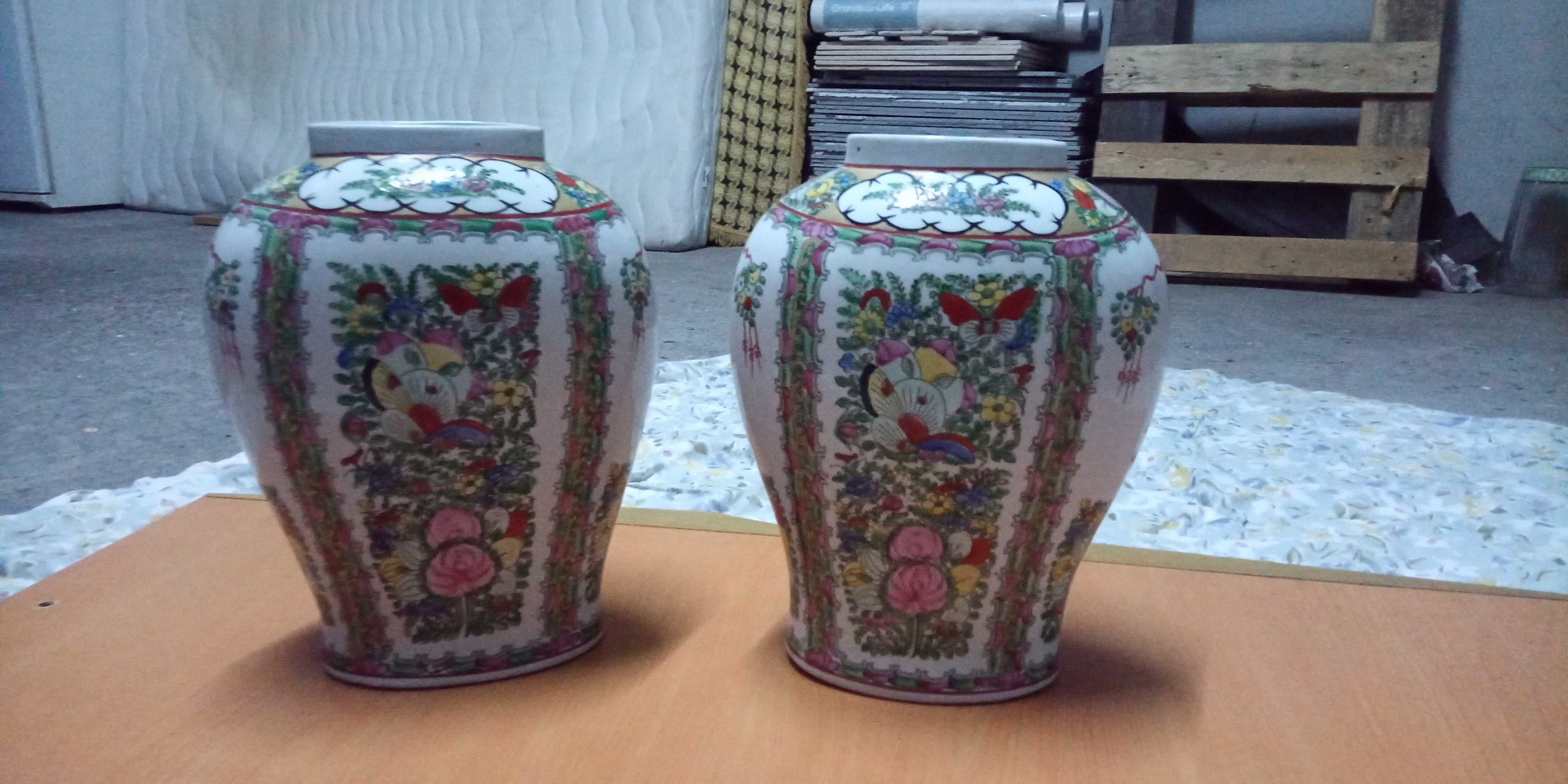 Duas jarras estilo chinês
