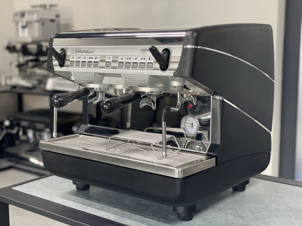 Профессиональная кофемашина Nuova Simonelli Appia II compakt 2GR б/у