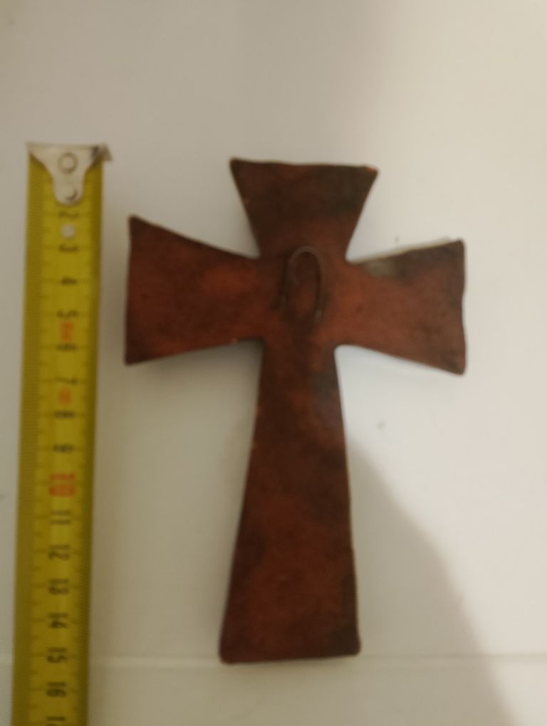 Stary ceramiczny krzyż ręcznie robiony. Dobry stan.