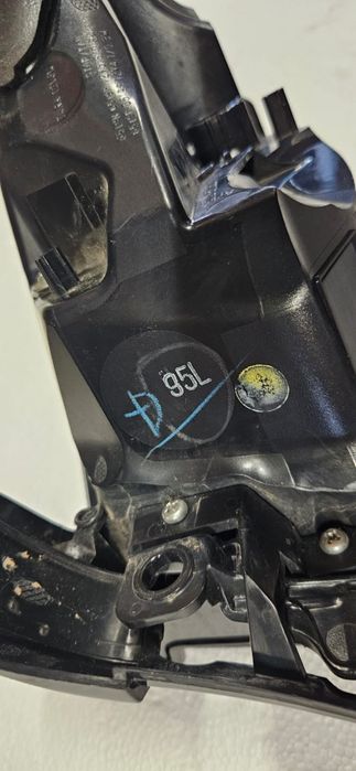 Lampa lewy tyl tylna w błotnik mazda 3 BP IV hatchback europa