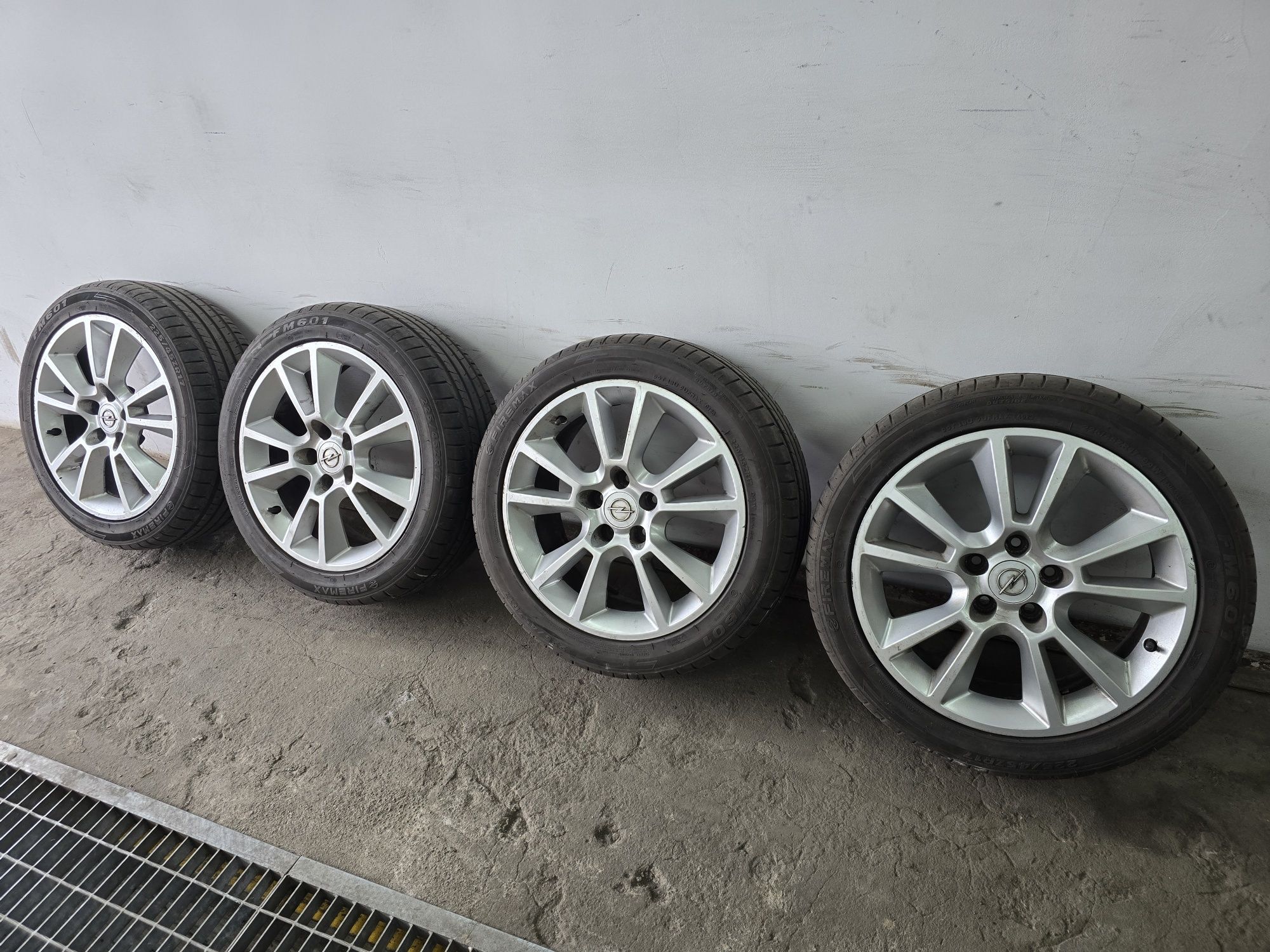 Koła AluFelgi Opel 5x110 17 ' cali 225/45 R17 Astra Zafira BORBET