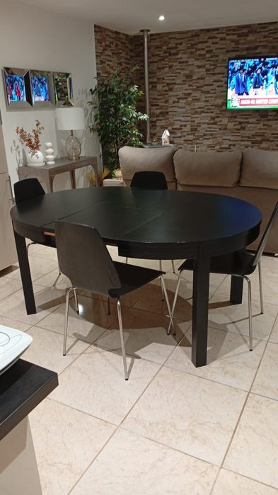 Mesa e 4 cadeiras