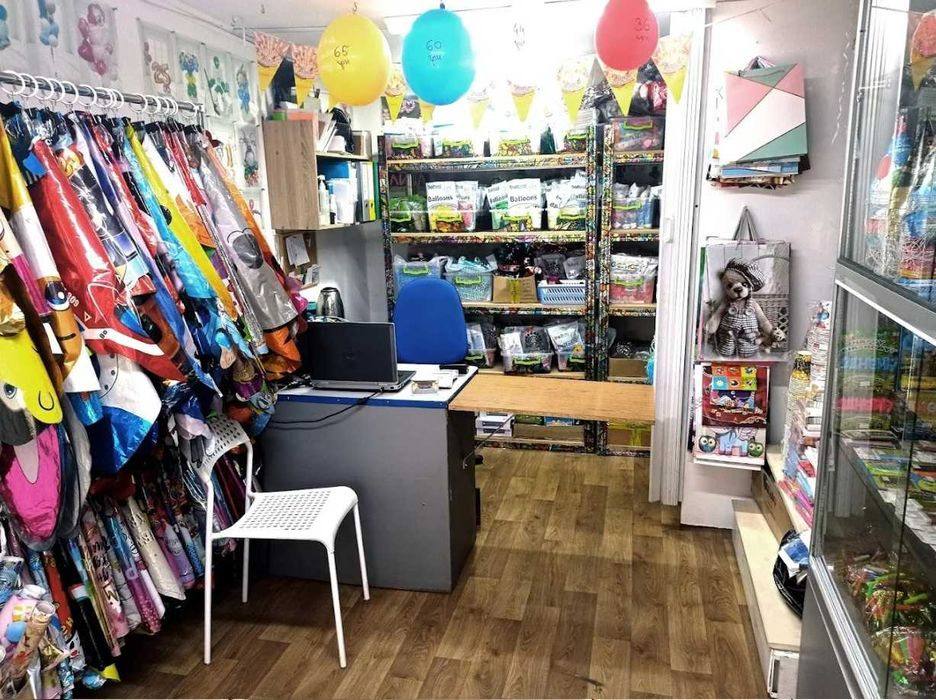 Продається магазин кульок та товарів для свята