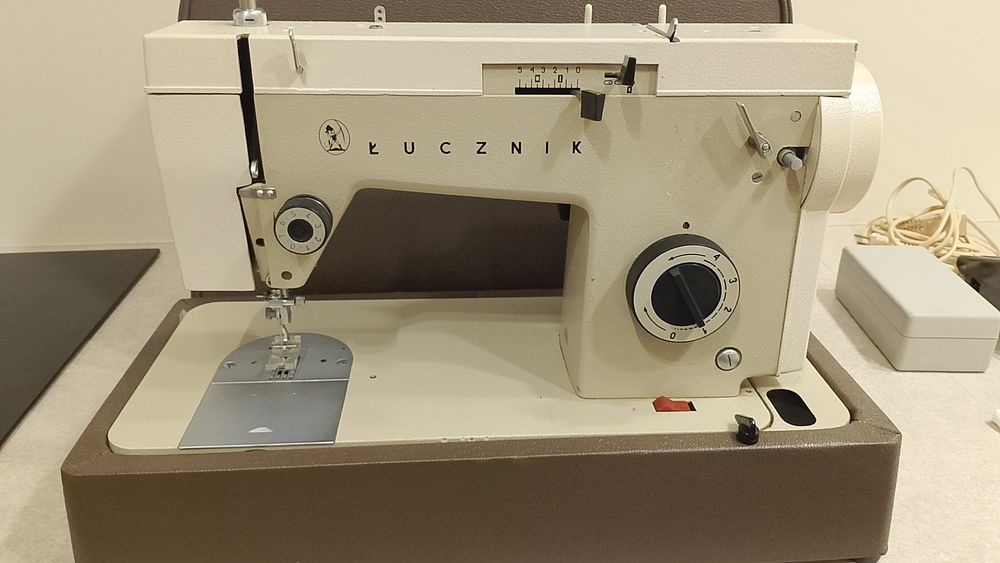 Łucznik Tur 2 - maszyna do szycia