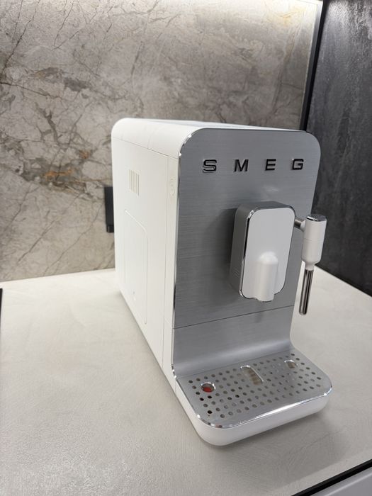 Кофемашина Smeg с капучинатором