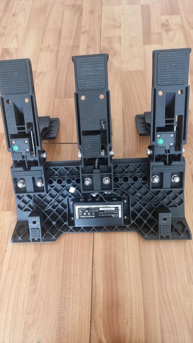 Fanatec CSL Elite V1 Pedals – Load Cell – 3 Pedais