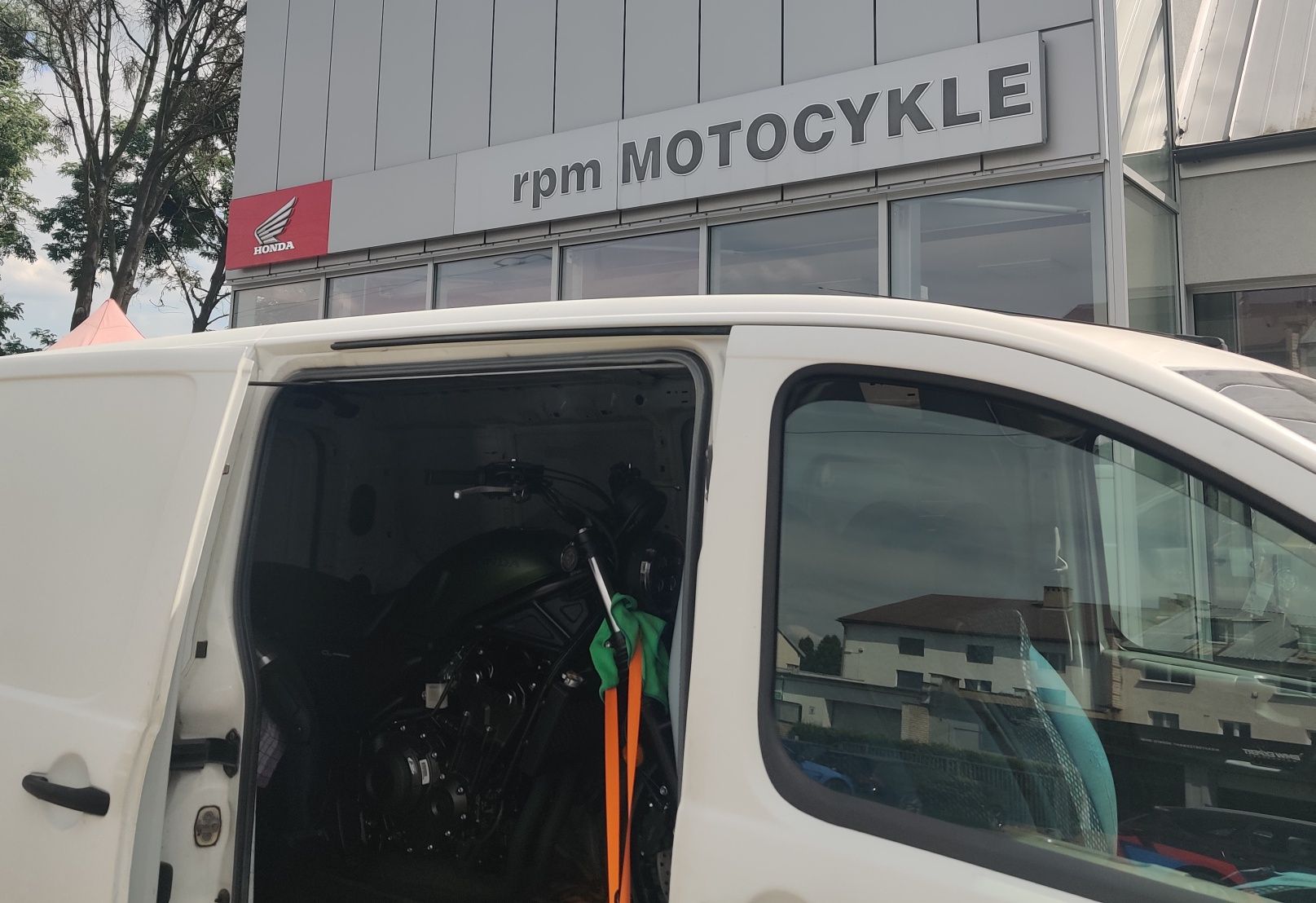 Transport motocykli Usługi transportowe BUS przeprowadzki moto laweta