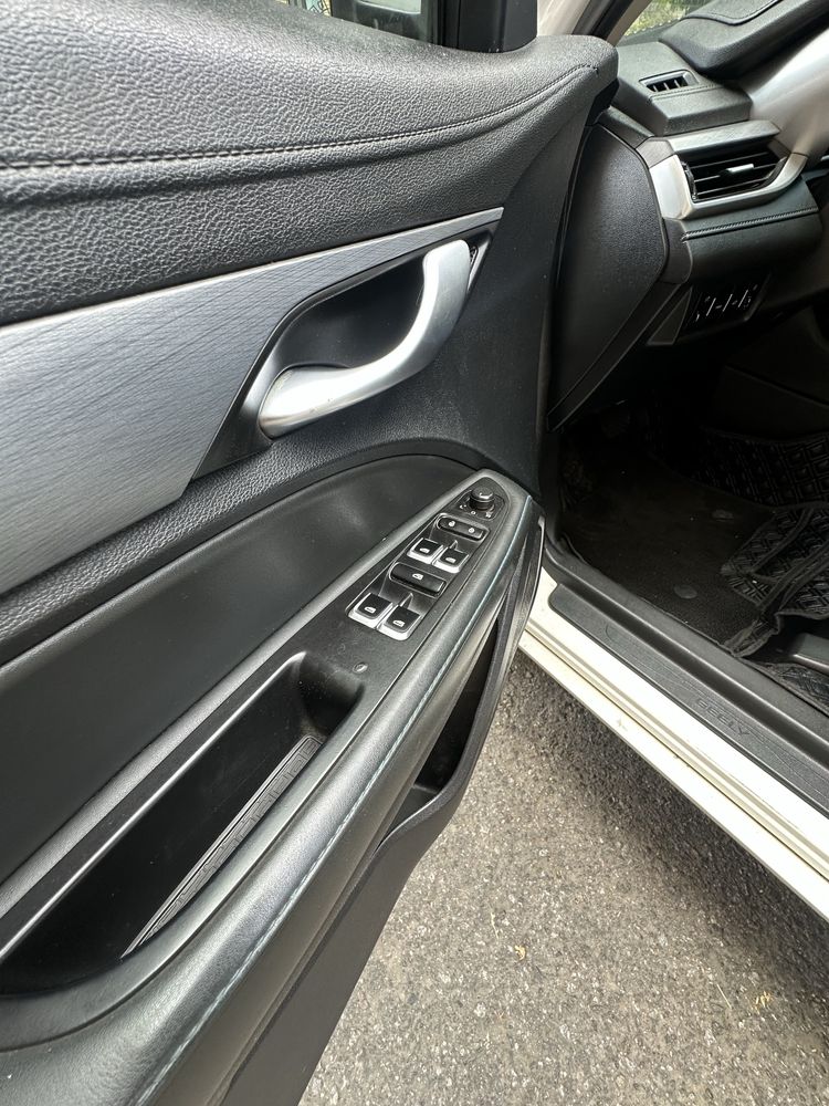Geely Emgrand EV450