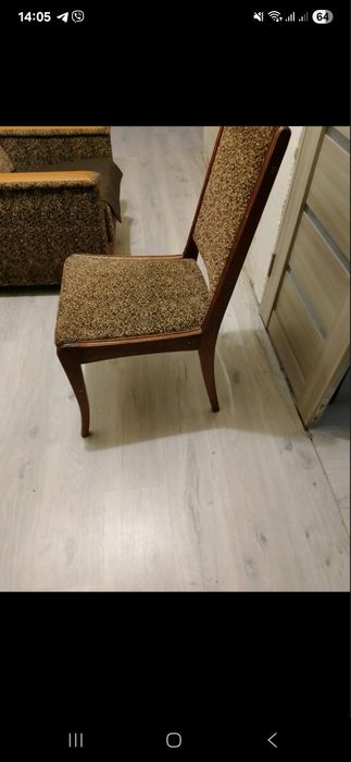 Стільці в гарному стані.