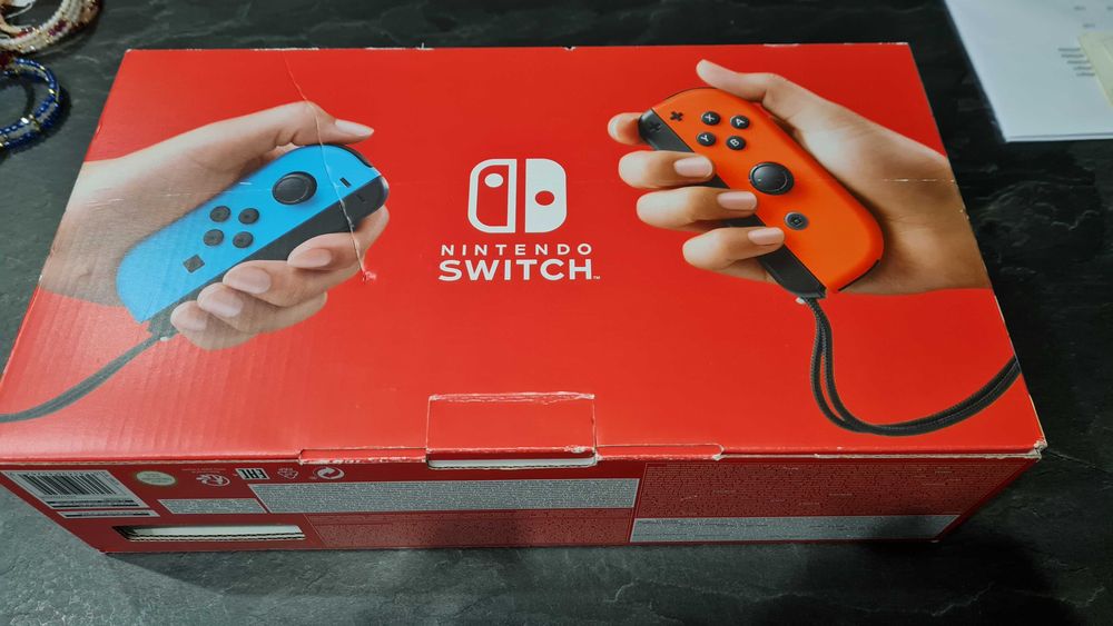 Konsola Nintendo switch plus dwie gry edycja pudełkowa