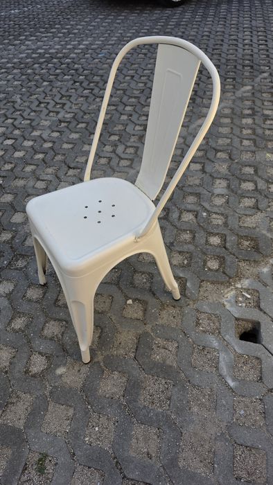 Cadeiras e Bancos em  Metal