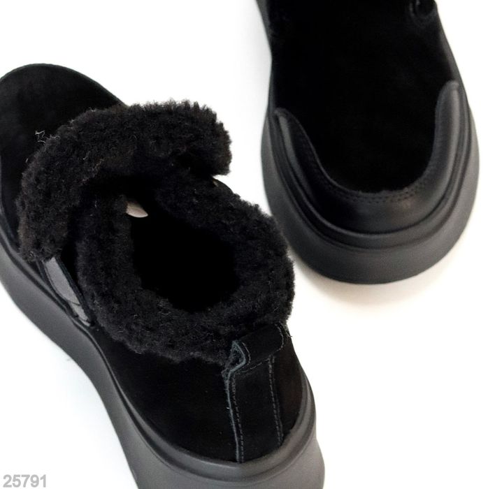 Жіночі шкіряні зимові черевики в кольорах