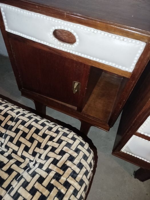 Mesa de cabeceira antiga