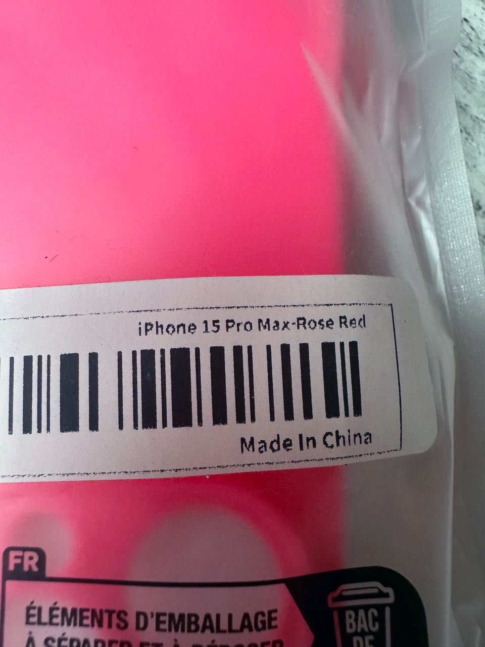 Rozowe etui paskiem cross-body na iPhone 15 max. Super jakosc, nowe.