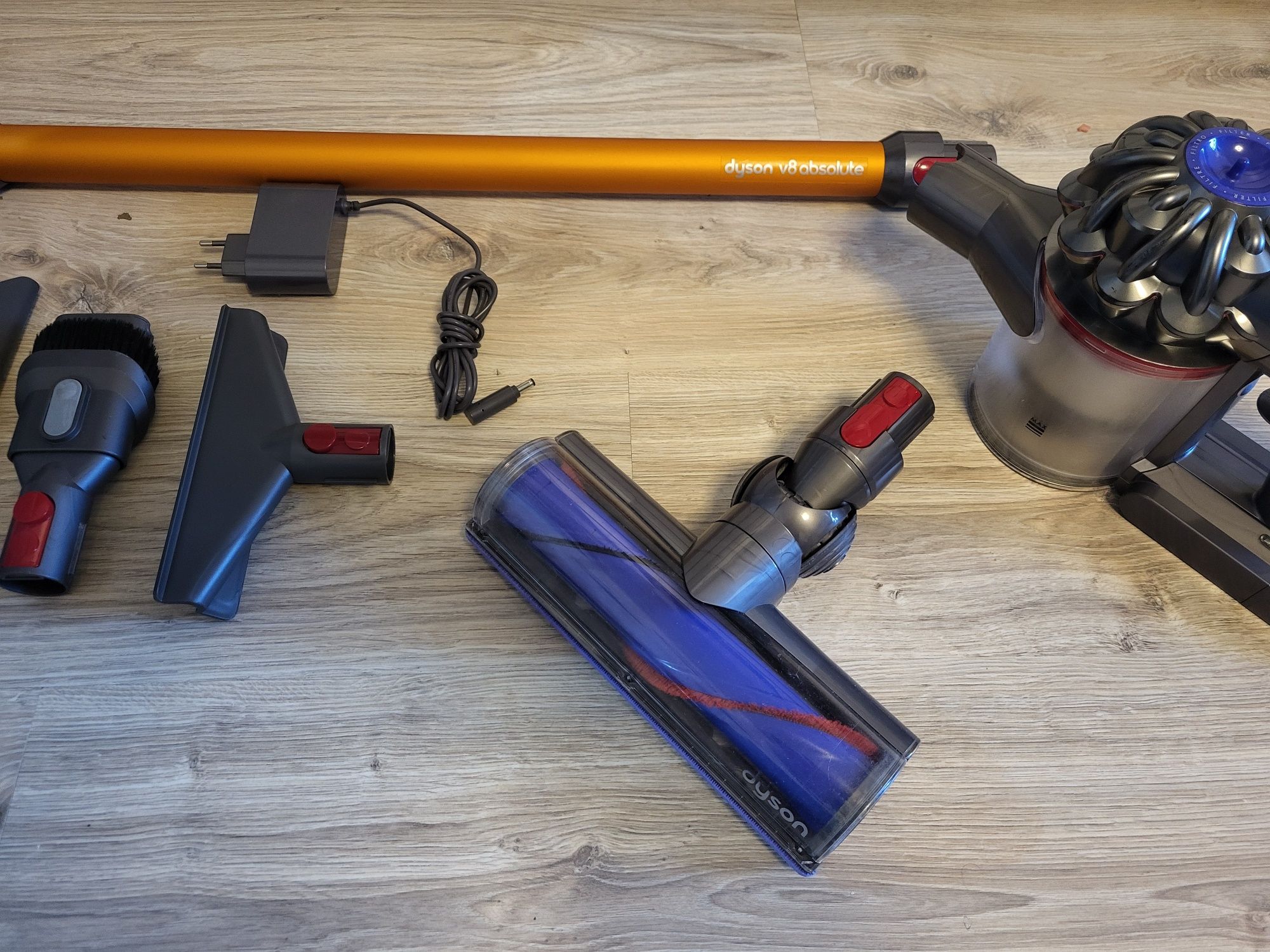Odkurzacz Dyson v8 absolute bezprzewodowy pionowy ładny