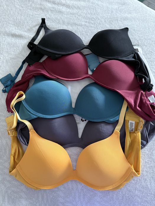Набір бюстгалтерів 5 штук безшовні 75 В