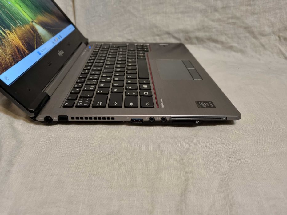 Fujitsu Lifebook U745 – i5 / 8 GB / 128 GB SSD / Windows 11 Pro