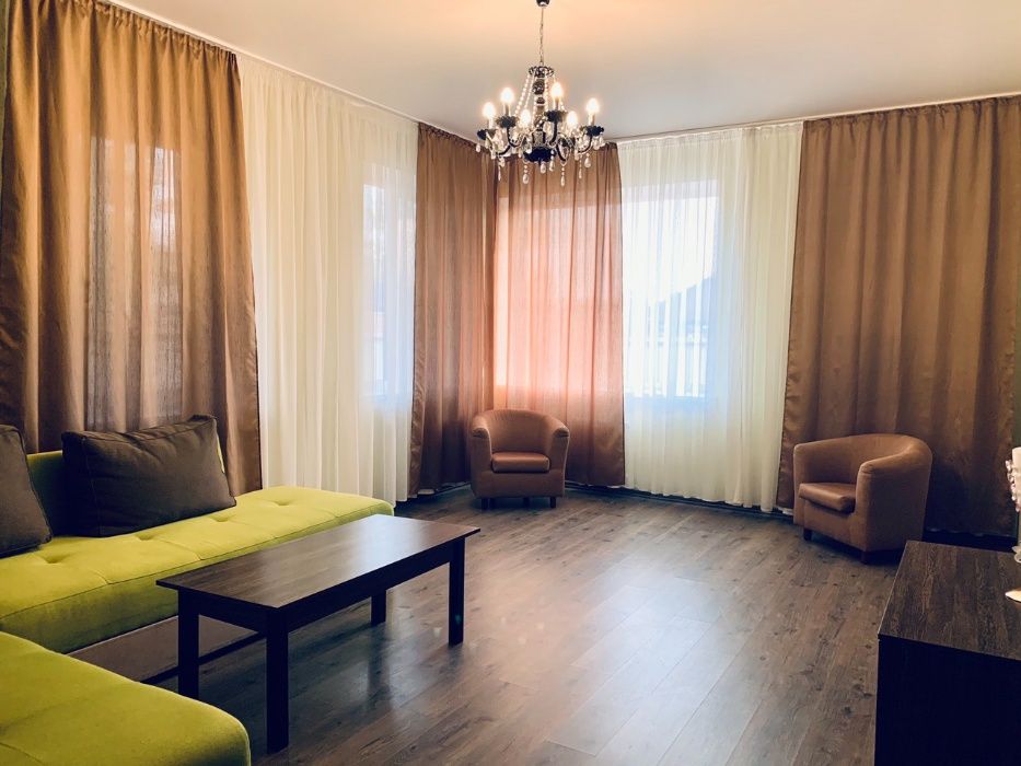 Посуточная аренда дома 460 кв., 6 раздельных спален. Сауна.