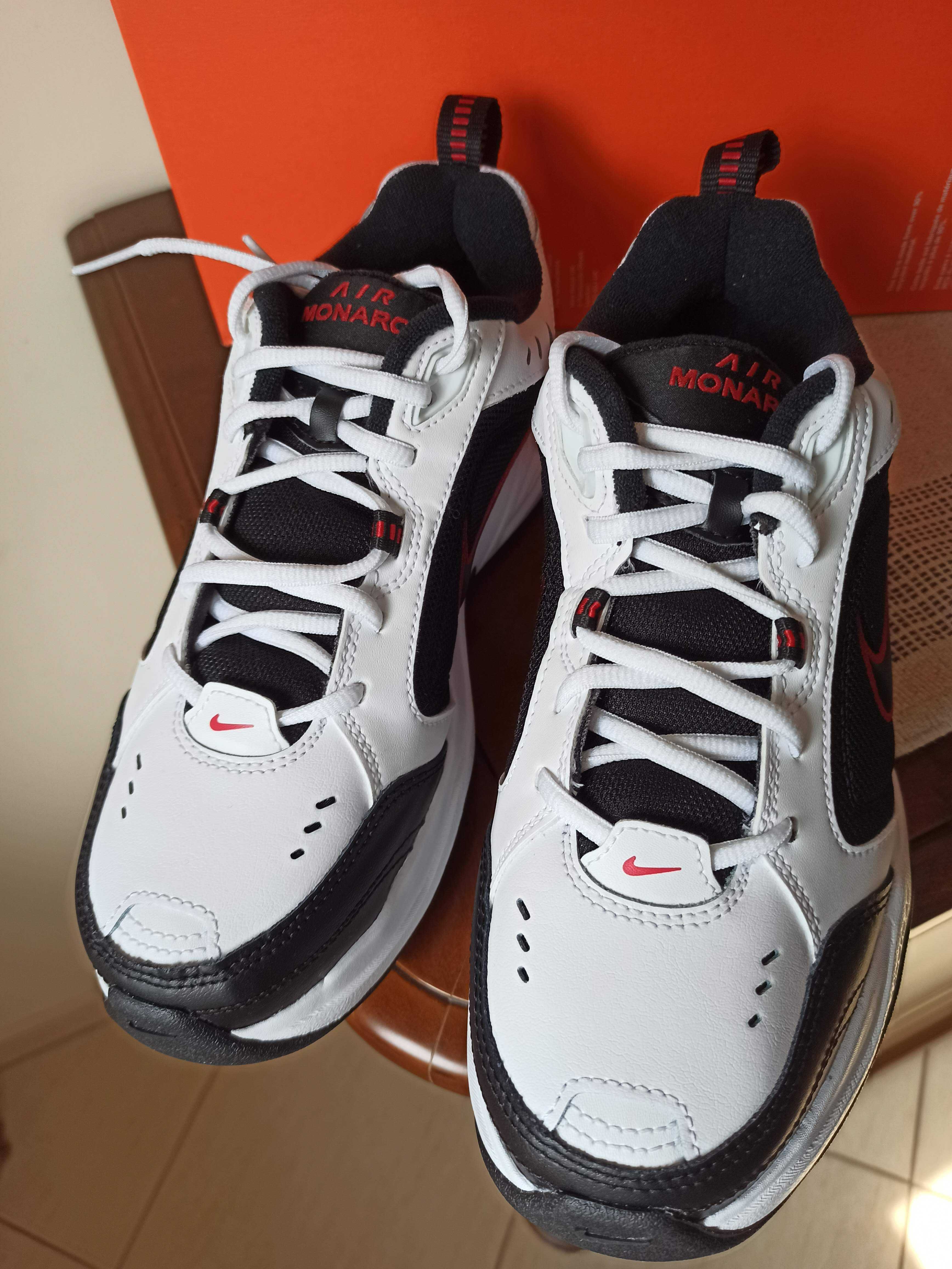 (r. 41) Nike Air Monarch IV White Black 415445,-101
