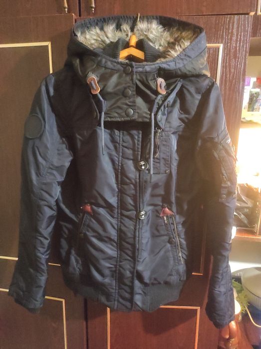 Продам женскую курточку, дублёнку.