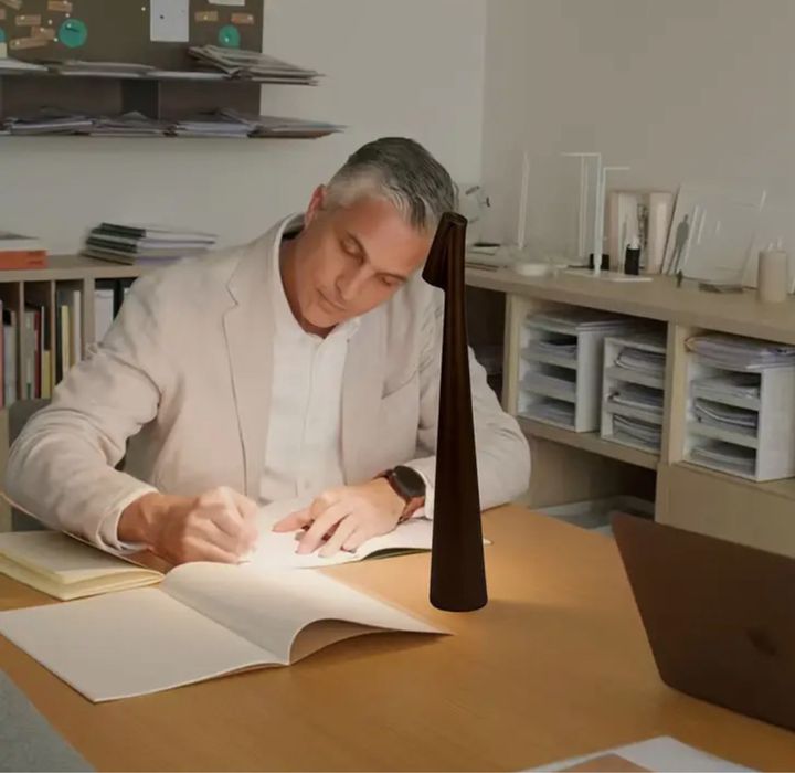 Лампа настільна, сенсорна, 3 кольори, регулювання потужності.