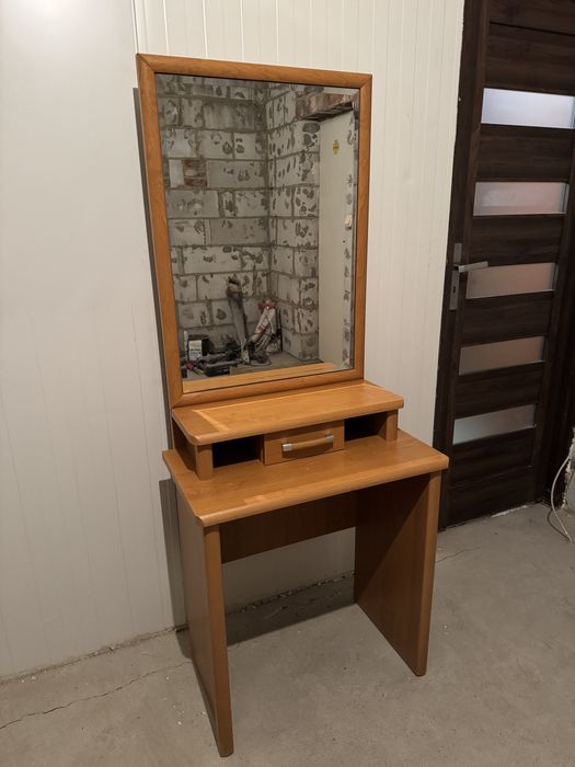 Toaletka, stolik z lustrem