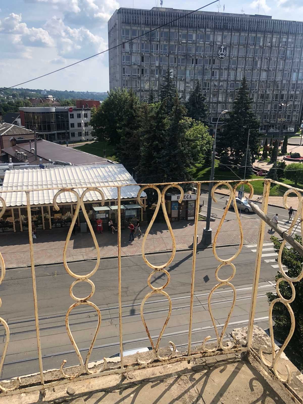(3) Продам 3-ох кімнатну квартиру в центрі міста 1736