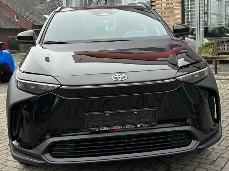 Бампер Toyota bz4X Comfort Тойота двері фари розборка шрот