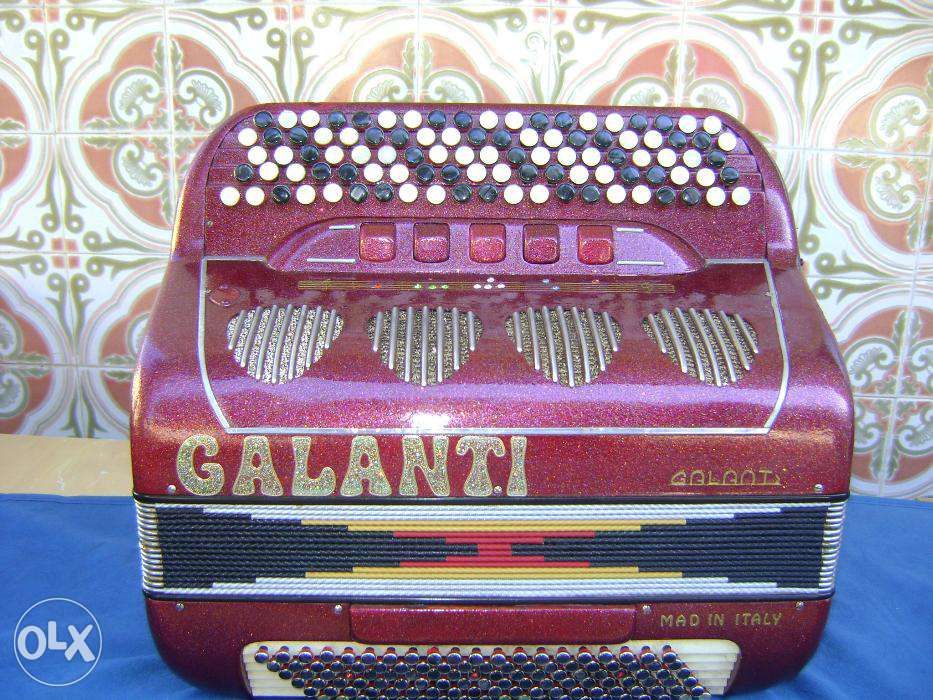 Acordeao galanti 4/5 vozes 120 baixos