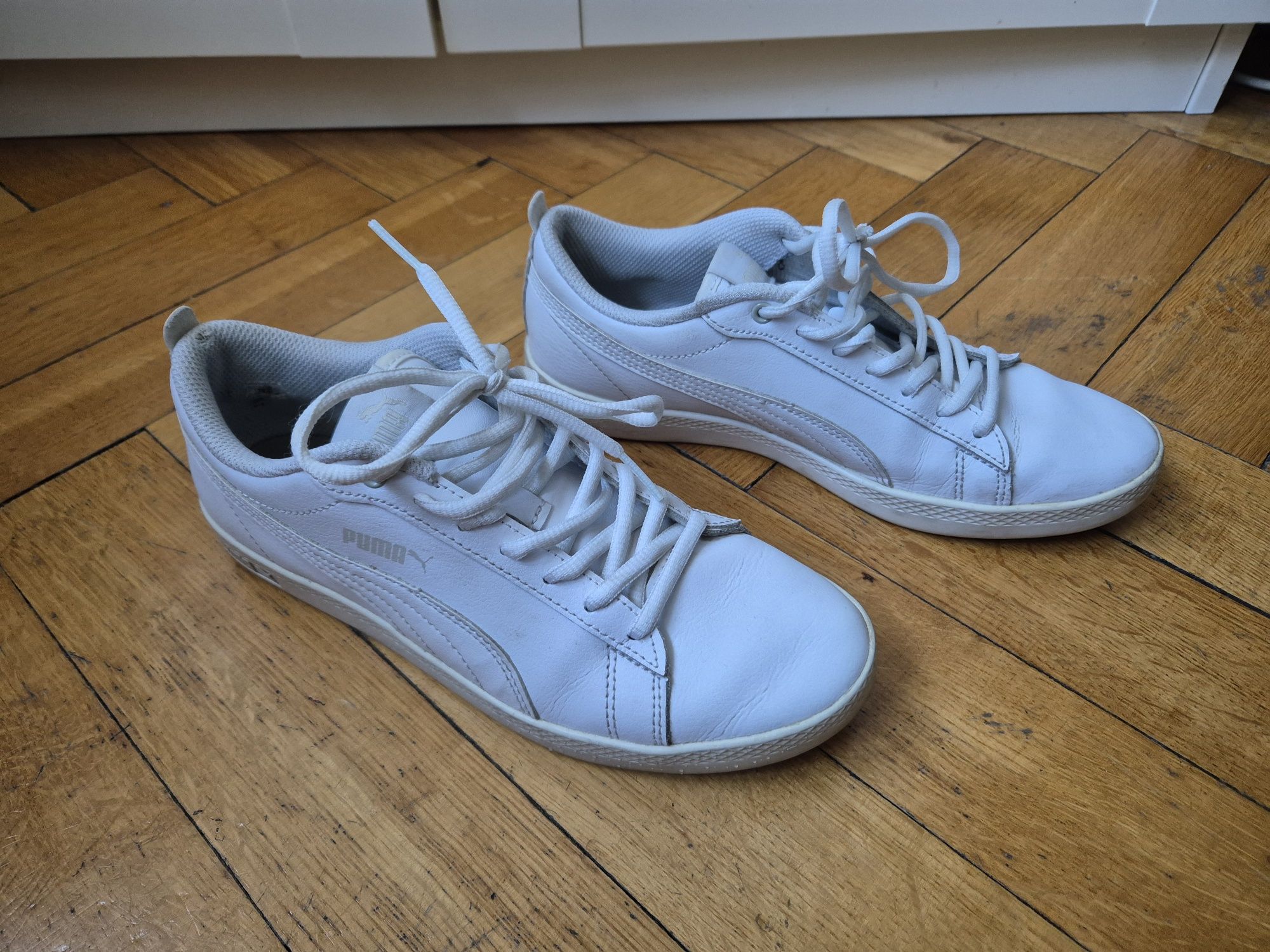Buty Puma Smash Wns V2 L rozmiar 38 białe skóra