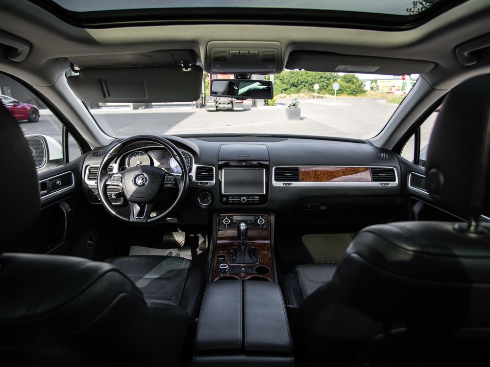 VW Touareg 2012 р 3.0диз.