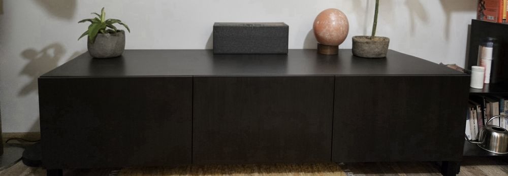 komoda szafka RTV Ikea Besta czarna z nóżkami 180 cm