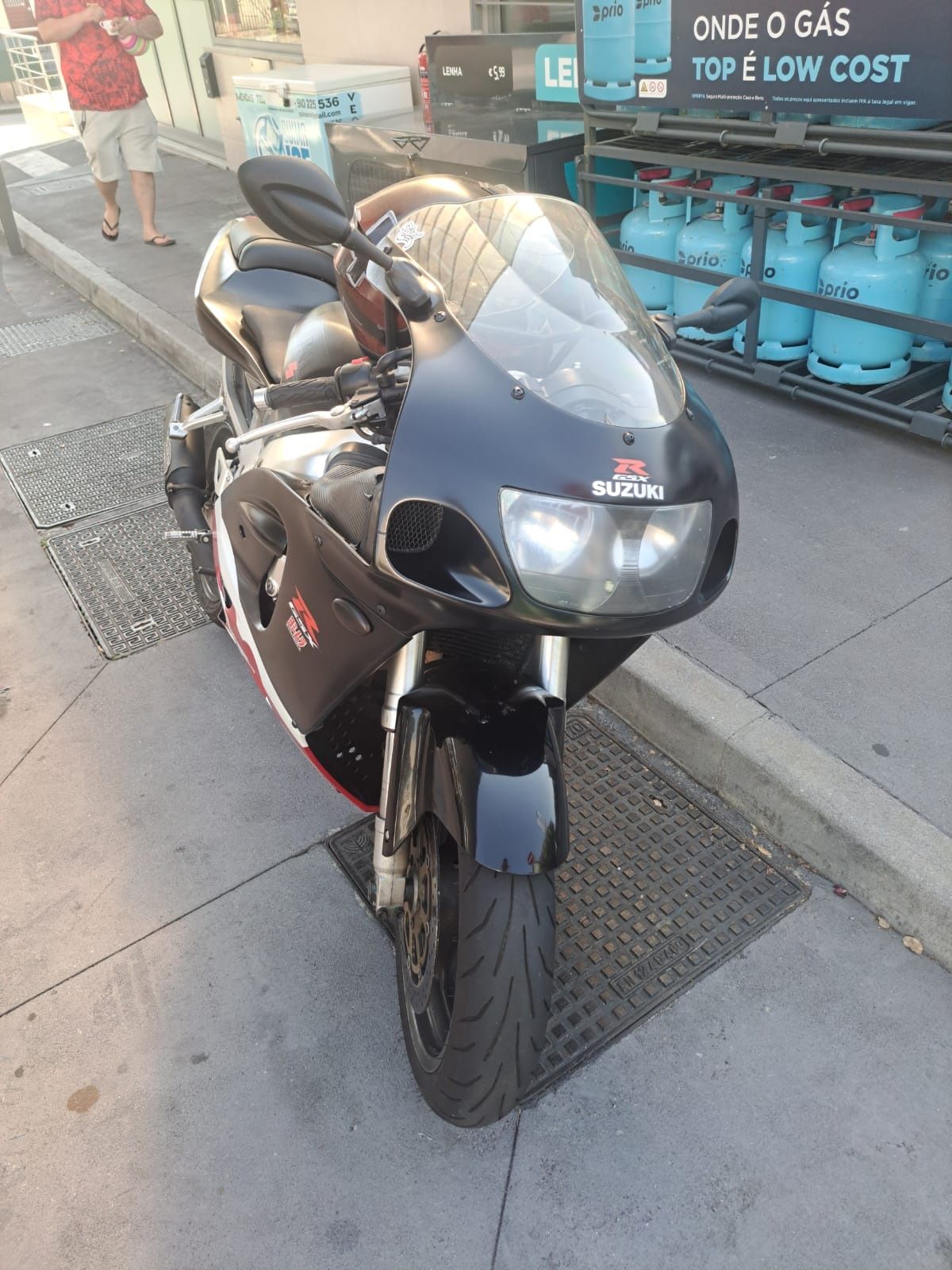Suzuki Gsx-R 750
56,500 km +ou- isso
Moto encontra se em perfei
