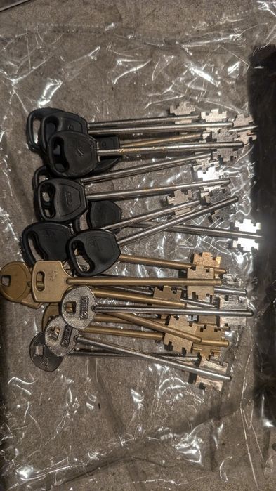 Замок врезной сувальдный Гардиан 30.11 + 30 ключей