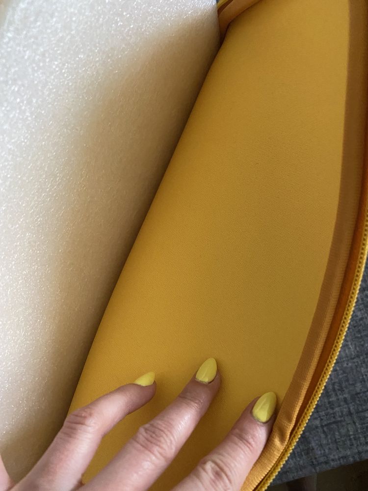Nowe żółte etui pokrowiec na laptopa tableta 37x30cm