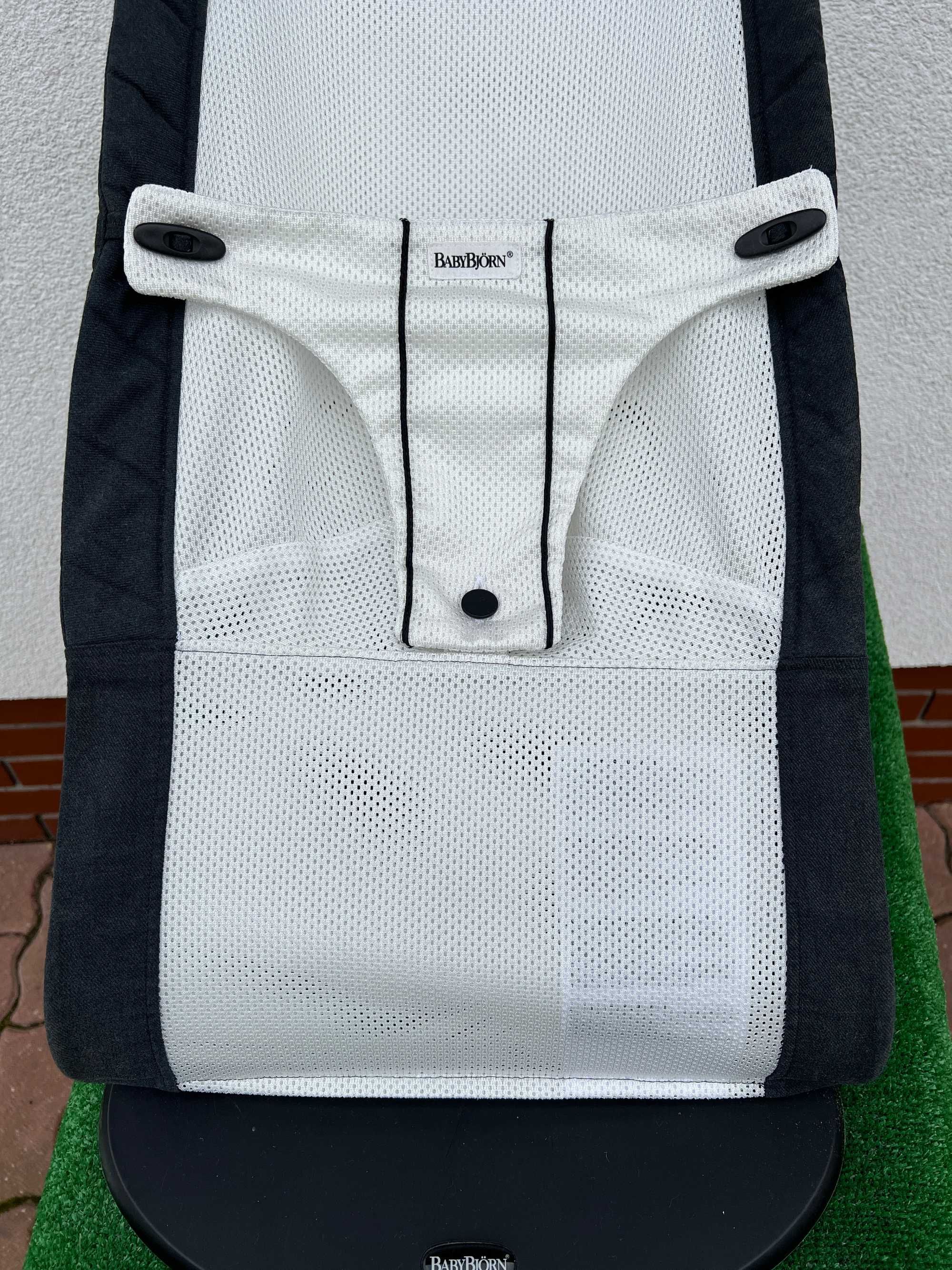 Leżaczek dla dziecka BabyBjorn Mesh