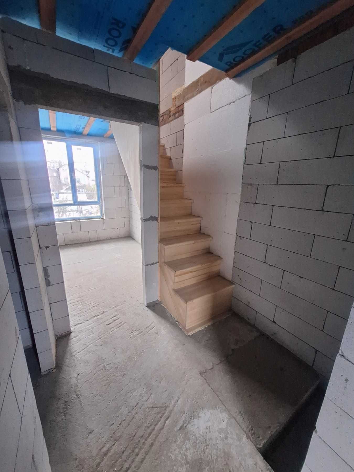 Продам 3-х поверховий таунхаус 95м2 в центрі Вишневого, ГАЗ, Єоселя